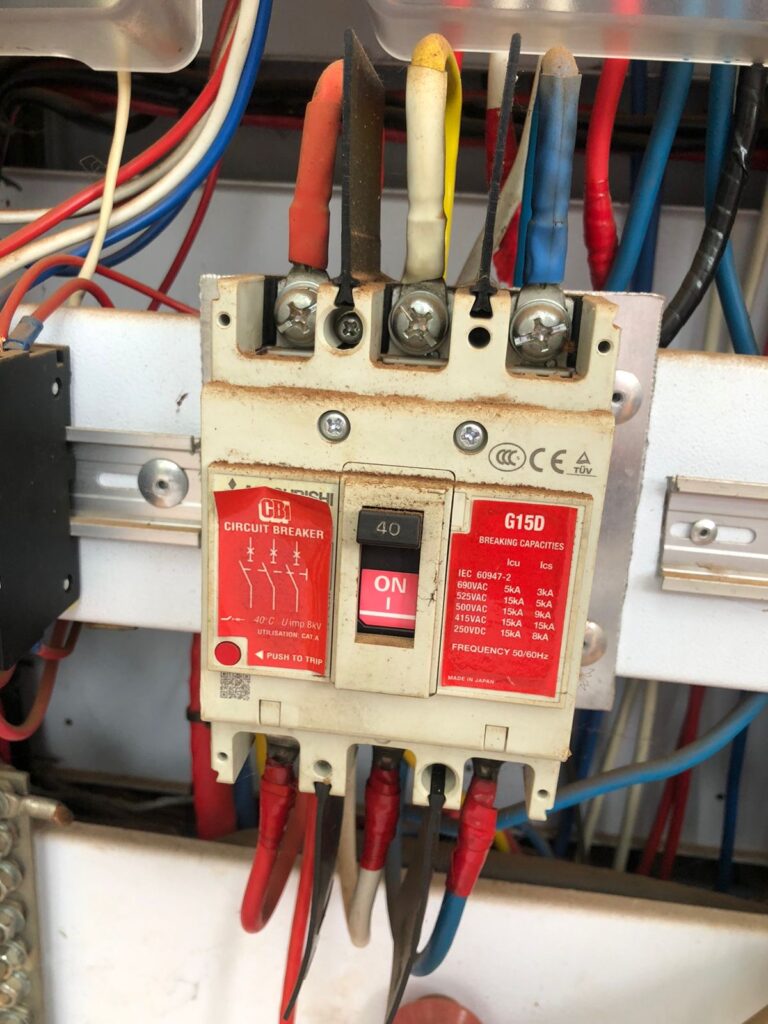 Main circuit breaker and three-phase electrical connections