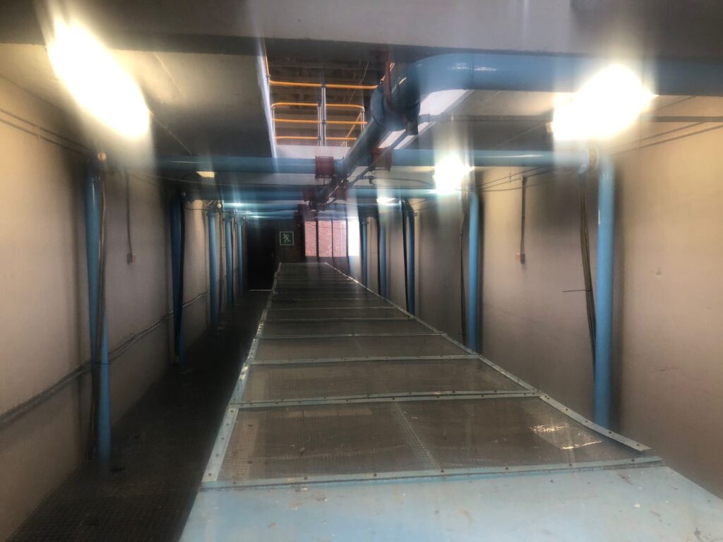 Industrial process channel with service pipework